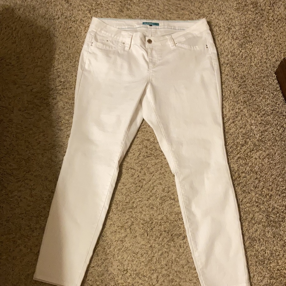 Like New White Skinny Jeans Size 16